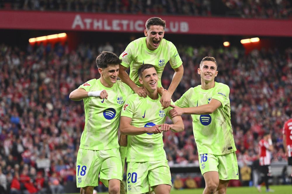 冬窗大戏开启！曼联中场或离队，利物浦寻萨拉赫接班人