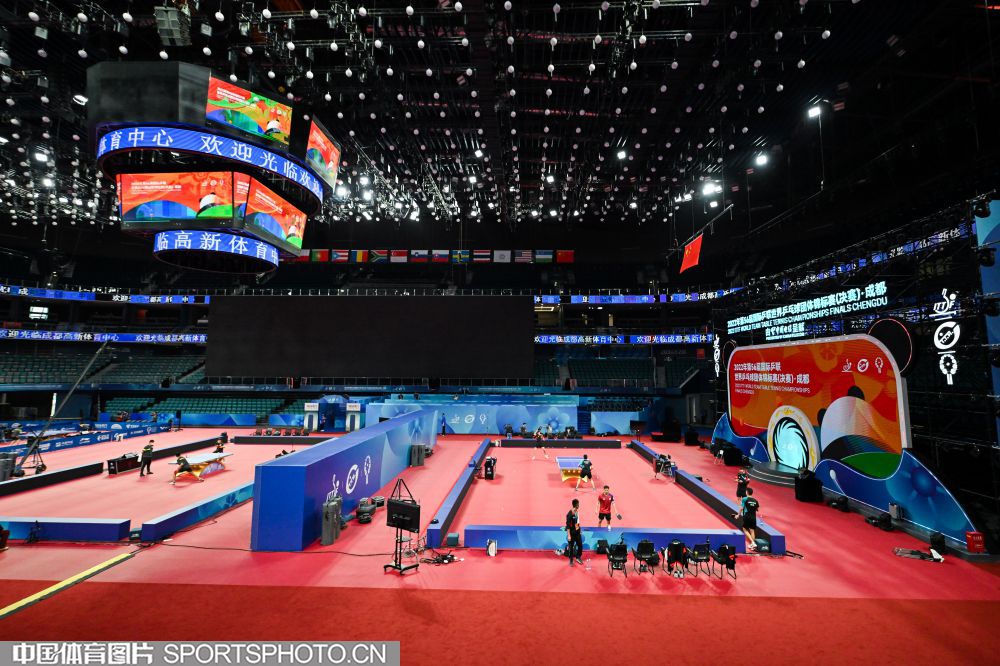 上海申花客场对阵广岛三箭，虽0-2落败，但有望晋级，展现顽强斗志，助力海港复仇。