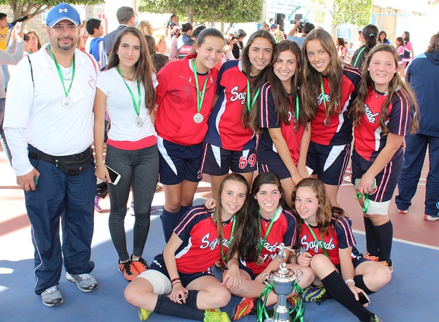 这脚传球太绝了，全队惊呆