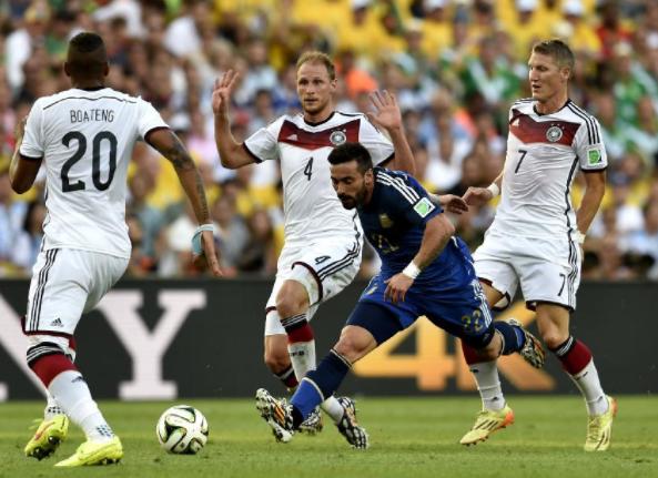 篮球湖人球员场上表现赢得媒体好评